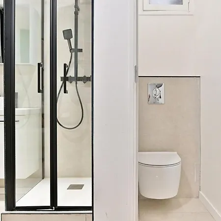 Confortable Avenue Gourgaud - V Apartman *